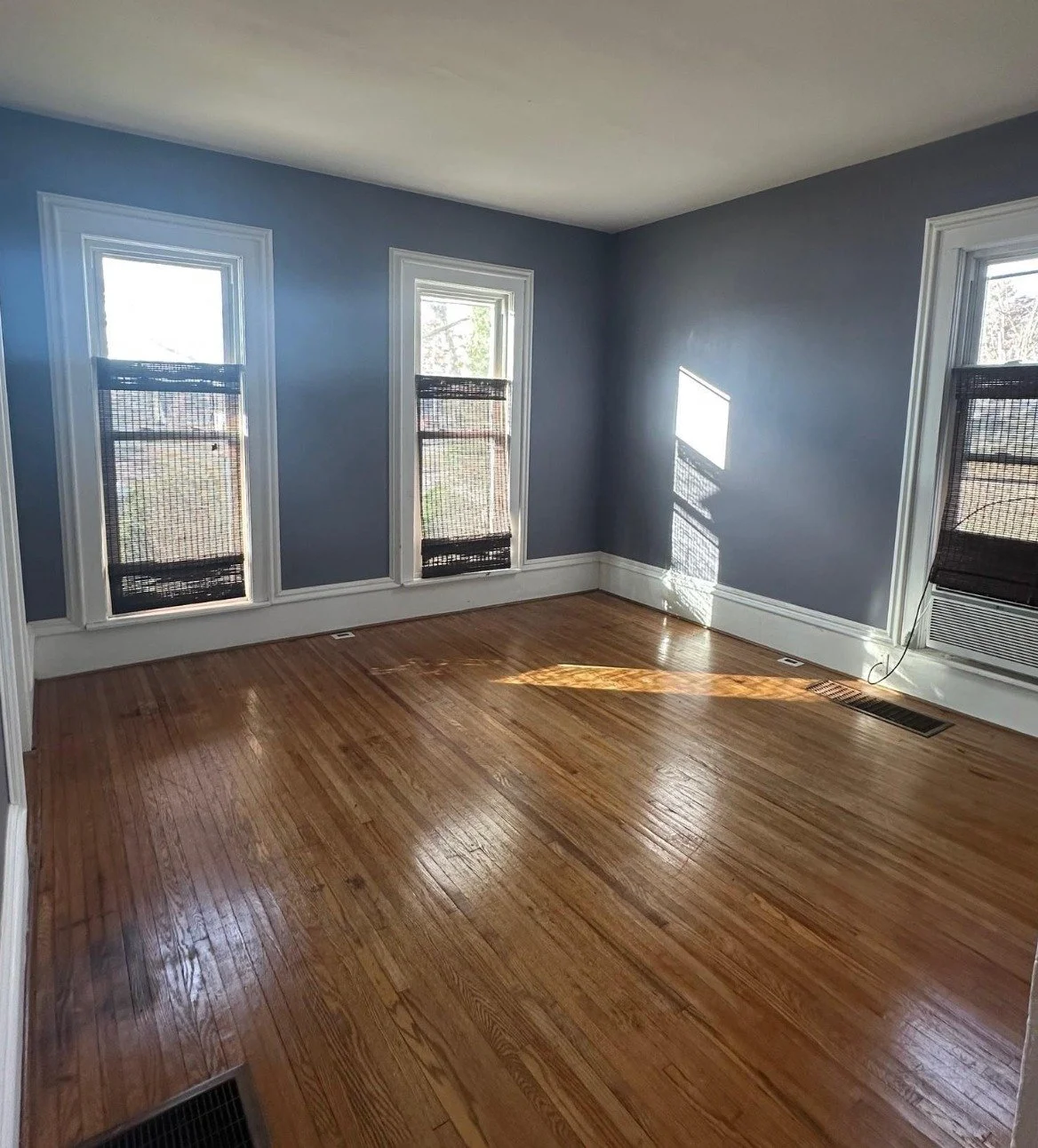 🏡 Charming Home FOR SALE!
📍 323 Lincoln St, Miles, IA 

💲144,900
🛏️ 4 bedrooms &bull; 1 bath
📐 1,638 sq ft

Step inside this 1890&rsquo;s gem &mdash; full of character with original hardwood floors, a beautifully updated kitchen, and plenty of n