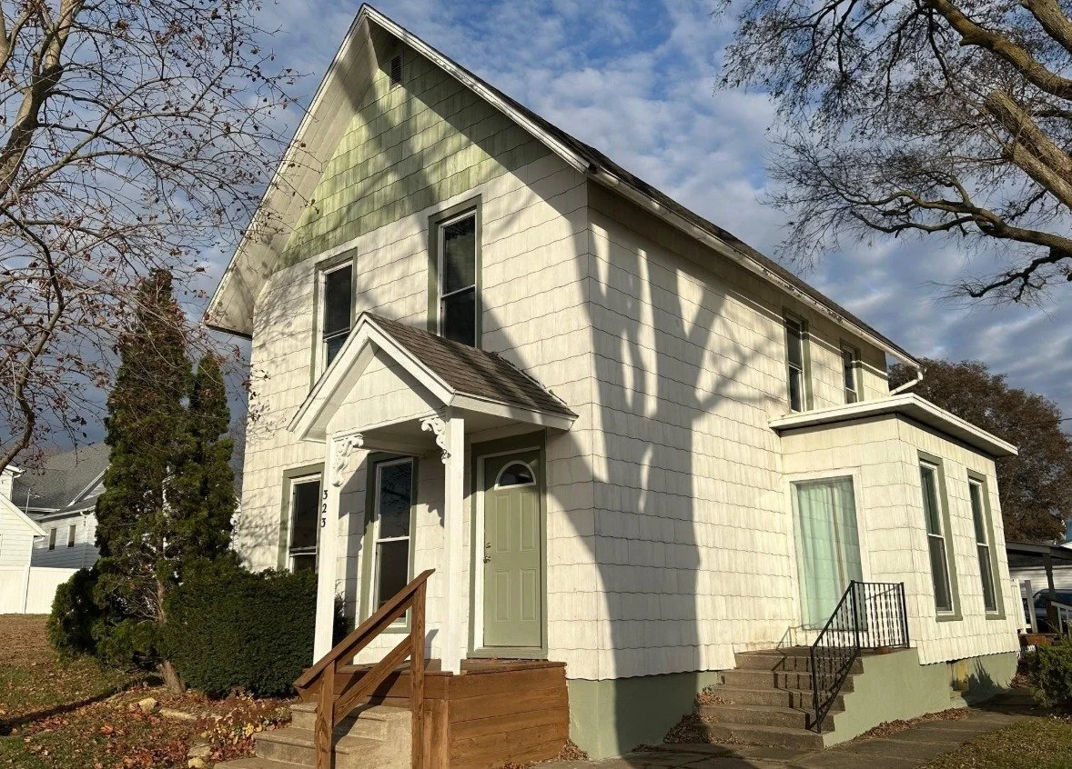 🏡 Charming Home FOR SALE!
📍 323 Lincoln St, Miles, IA 

💲144,900
🛏️ 4 bedrooms &bull; 1 bath
📐 1,638 sq ft

Step inside this 1890&rsquo;s gem &mdash; full of character with original hardwood floors, a beautifully updated kitchen, and plenty of n