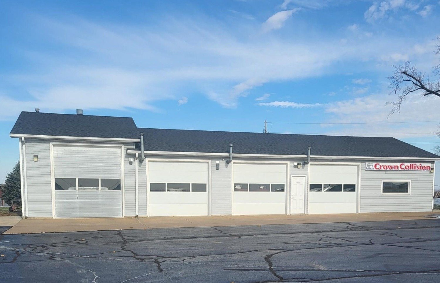 🏢 Commercial Property FOR SALE!
📍 7812 Windy Ridge, Dubuque, IA 52003

💲422,000
📐 3,544 sq ft on 0.44 acres &mdash; ready for your business or investment vision!

This versatile commercial-zoned building features:
&bull; One-level layout with cen