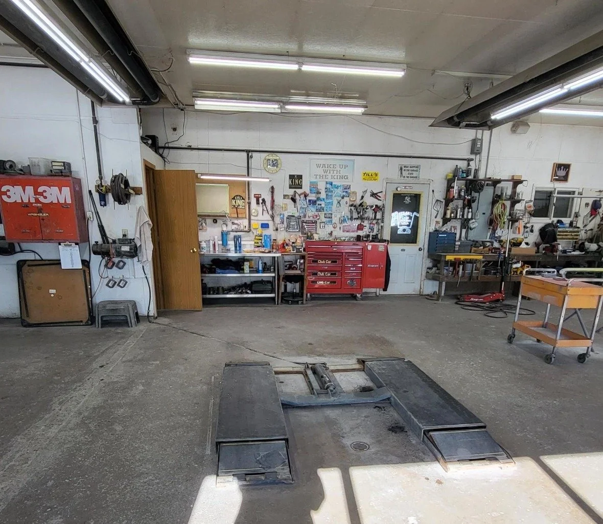 🏢 Commercial Property FOR SALE!
📍 7812 Windy Ridge, Dubuque, IA 52003
💲422,000

📐 3,544 sq ft on 0.44 acres &mdash; ready for your business or investment vision!

This versatile commercial-zoned building features:
&bull; One-level layout with cen