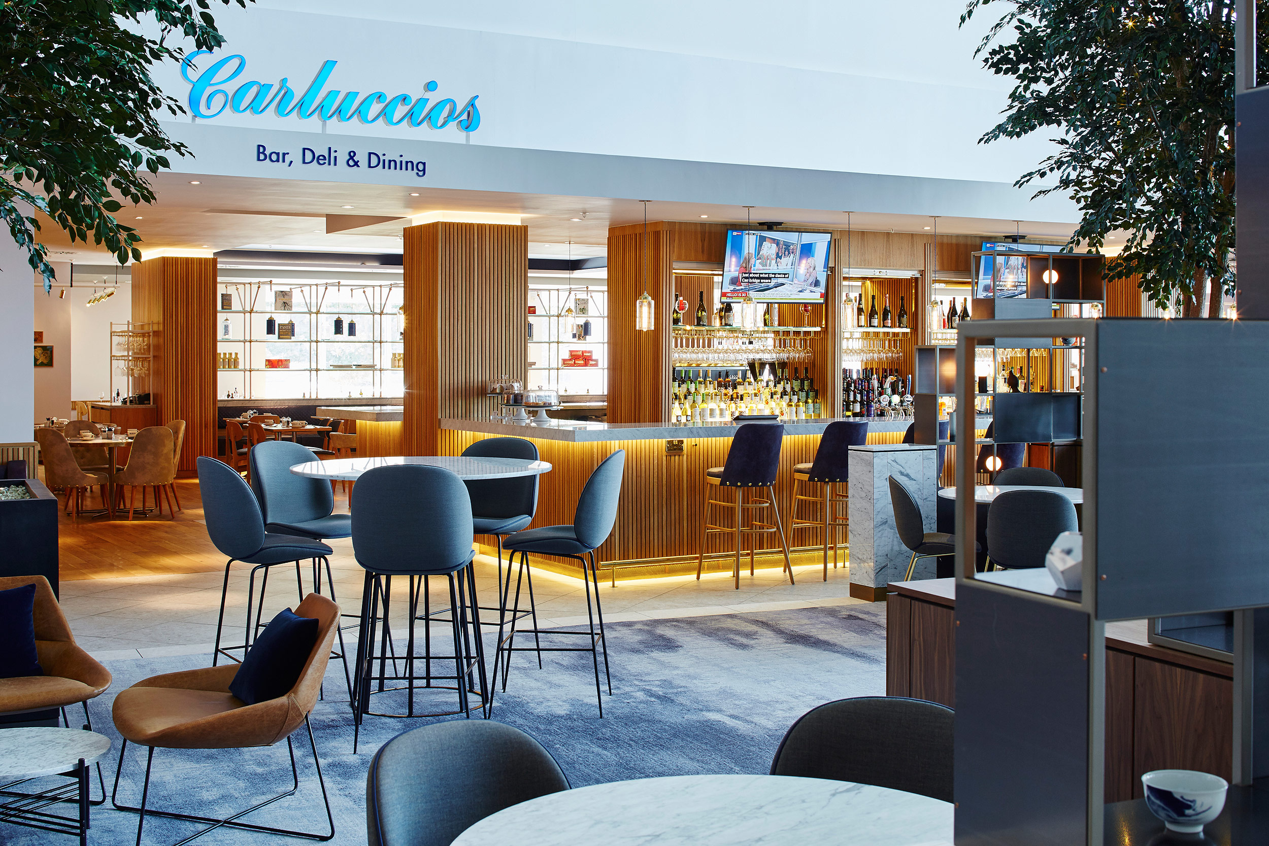 Carluccios bar & restaurant at the Heathrow Marriott, London.  Hotel photography by Mike Caldwell