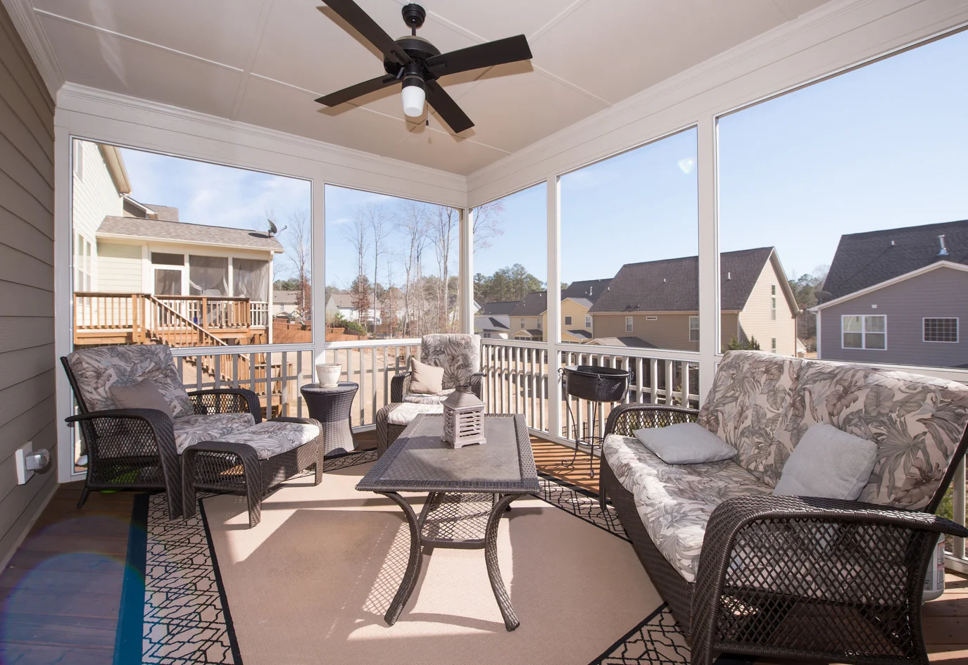 screened in porch.jpg