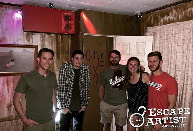 If you haven&rsquo;t already been to @escapeartistgreenville you have to go! We had an amazing time in their #StarlightMotel tonight. Wonderful set design, brilliant puzzles and hilarious live actors! Check &lsquo;em out next time you&rsquo;re in Gre