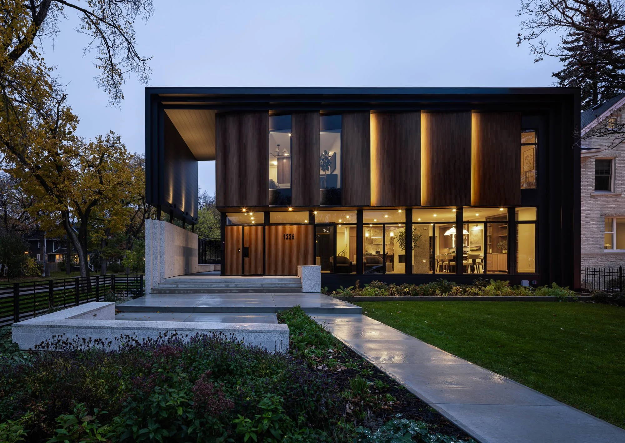 1226WellingtonCres-ext-9543.jpg