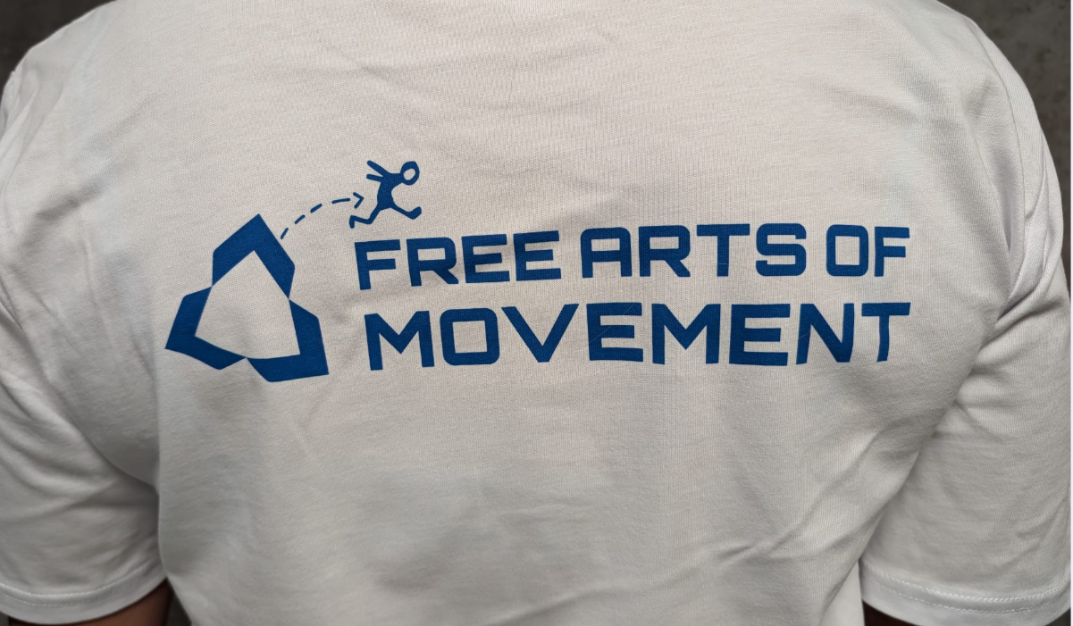 FAM Shirt weiss Rücken Screenshot.png