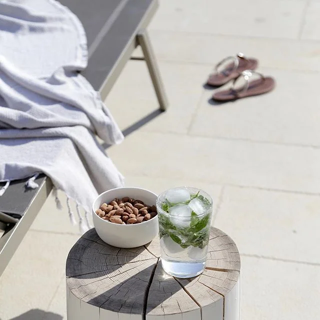 Poolside at Niki Mou, we are waiting for you. #ventomarino #holidaysthatgobeyondtheordinary #holidayphilosophy #holidaysarecoming #paros #greece #luxuryvillas #visitgreece #happyholidays #holidayvibes #sunshine #ginandtonic #relax