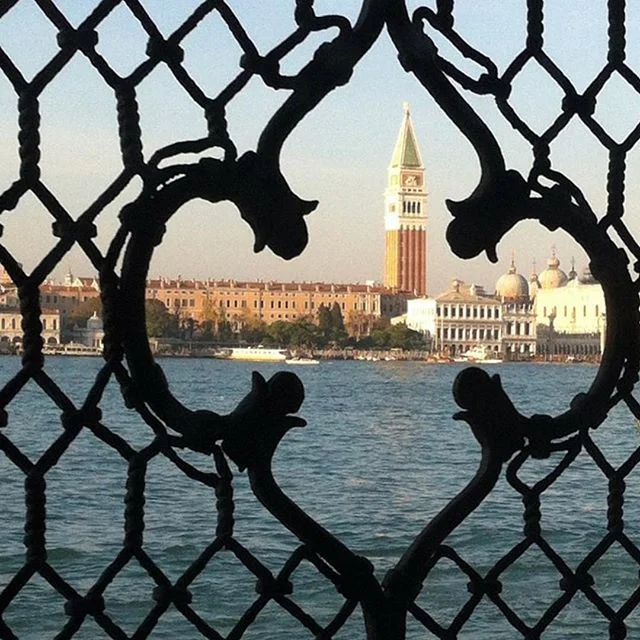 Venice is incredible from every angle! Come and see for yourself.....#holidayphilosophy #holidaysthatgobeyondtheordinary #instatravel #venice #venezia #visititaly #visitveneto #stmarkssquare #apartmentsforrent #luxuryaccomodation #beautifuldestinatio