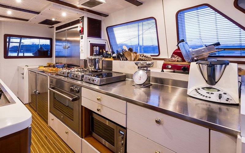 charter-catamaran-Ombre-Blu3-galley.jpg