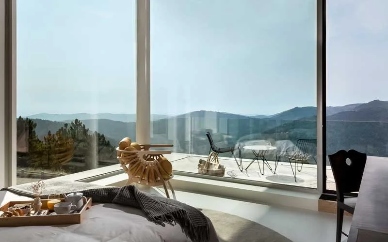 CasadeSaoLourenco_Iconic-Premium-Panorama-Plus-Room.jpg