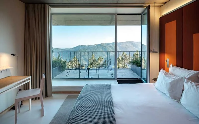 CasadeSaoLourenco_Room-Superior-Panorama.jpg