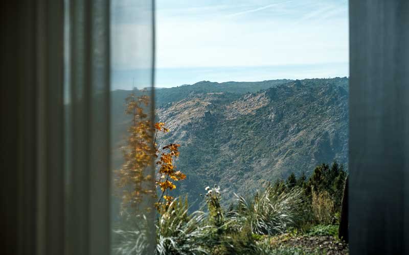 CasadeSaoLourenco_Suite-Comfort-Mountain-Detail-Views.jpg