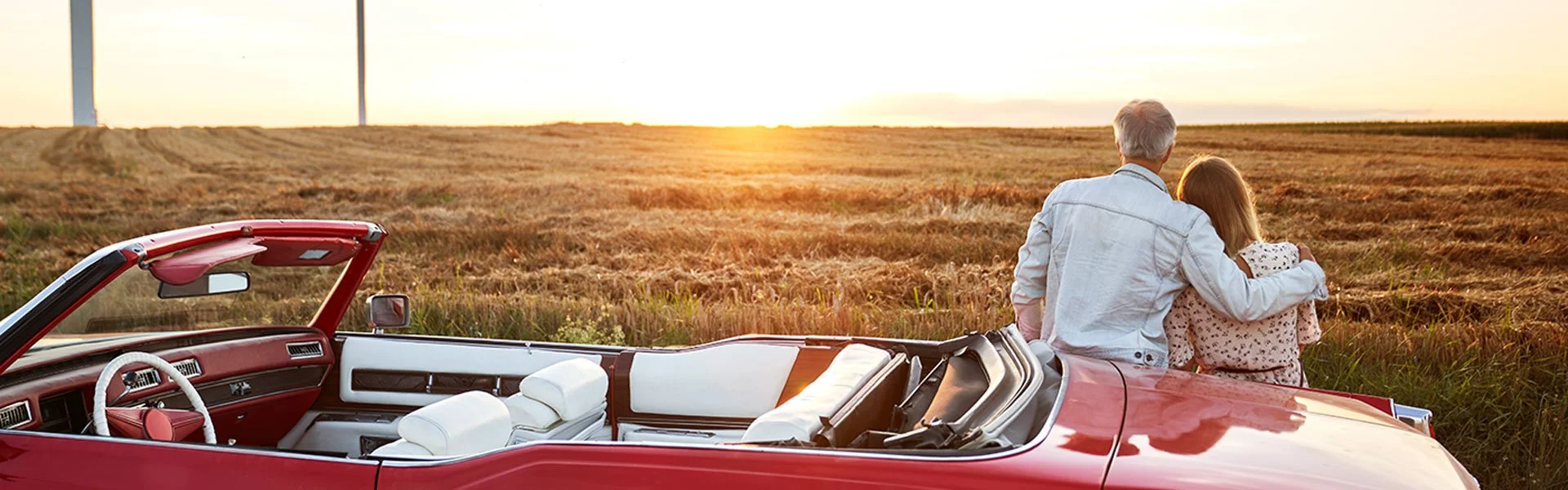 rear-view-of-couple-hugging-on-a-date-at-sunset-1920x600.jpg