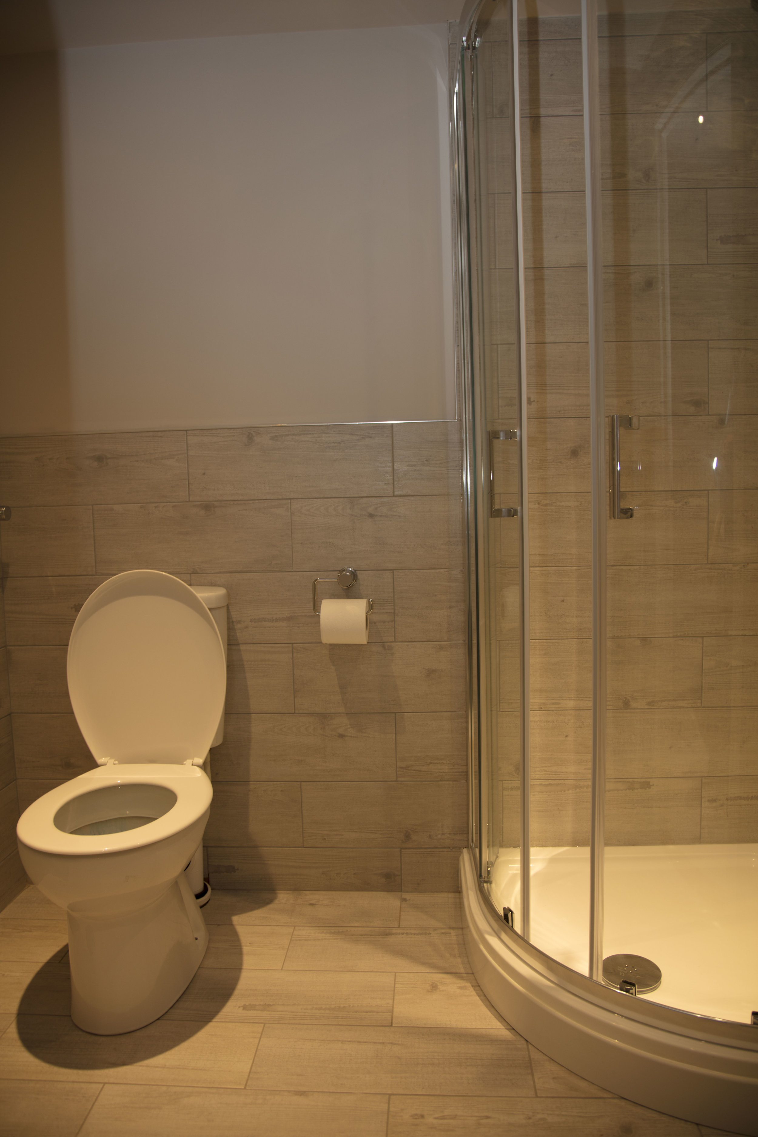 Room 5 en-suite.jpg