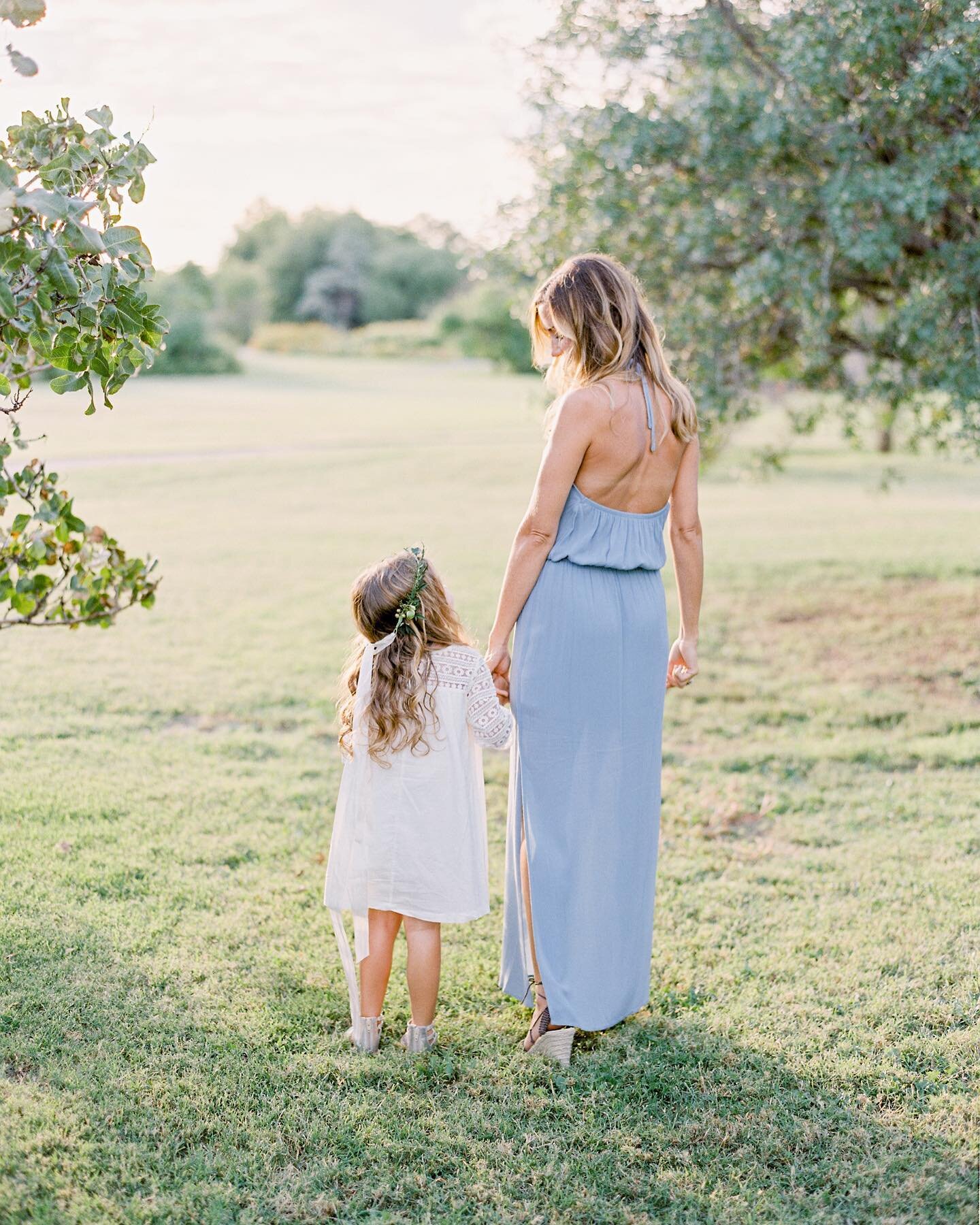 ✨Mom and daughter photos are always so peaceful and pure.
⠀⠀⠀⠀⠀⠀⠀⠀⠀
Happy Mother's Day 💕
