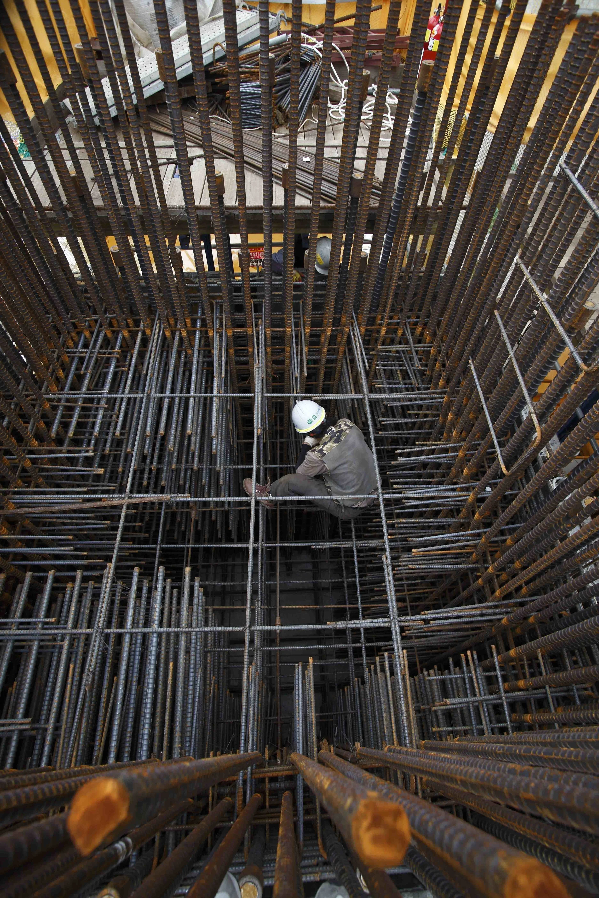 Lotte World Tower 3 inside. Now that looks strong!