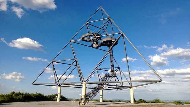 tetrahedron-165098_640.jpg