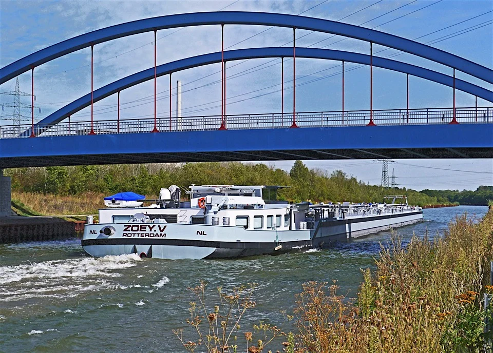 barge-Hamm.jpg