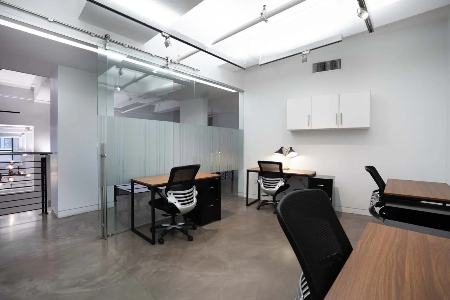 UNIT 21 - 7 DESKS