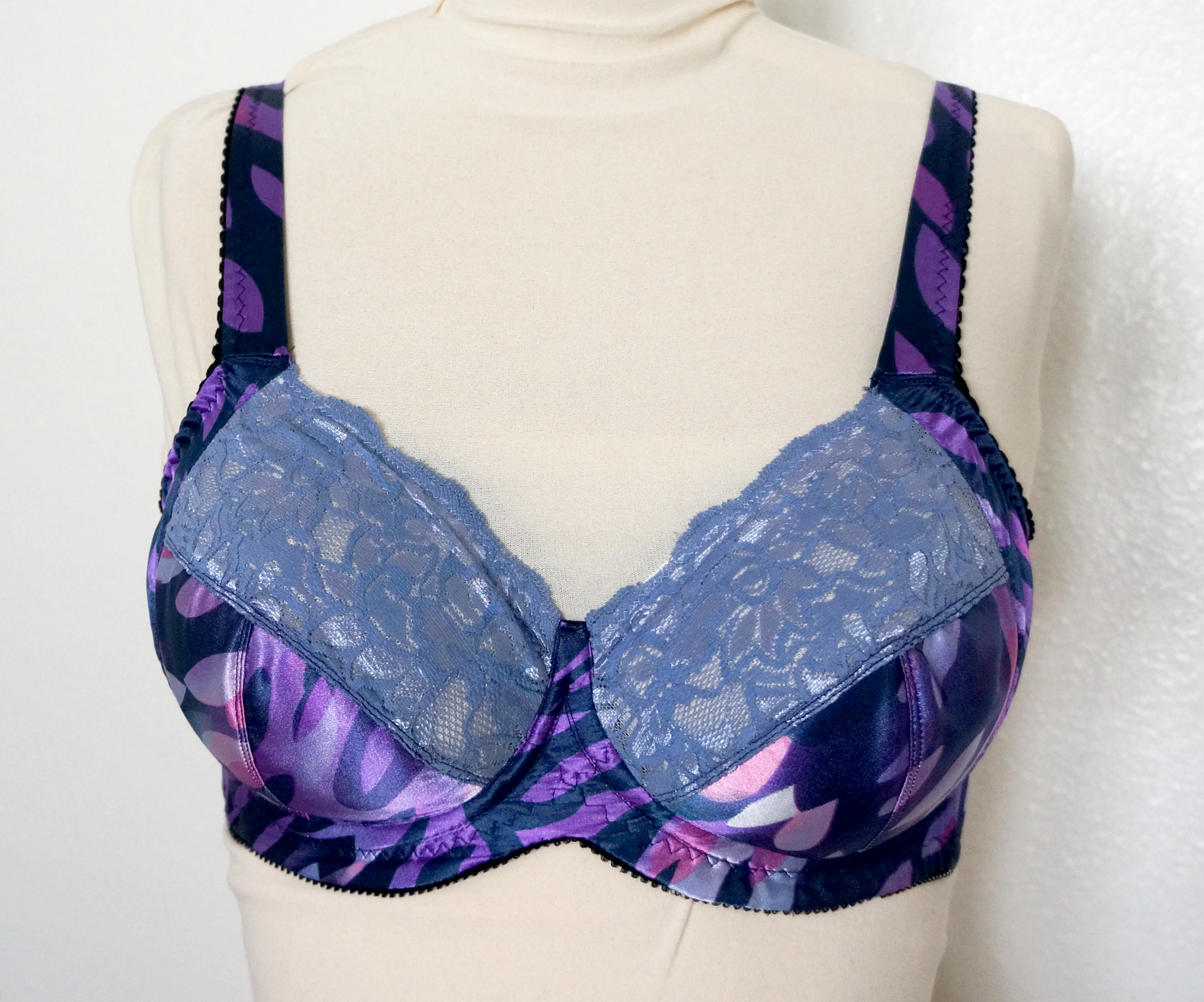 Experiment time: Can I sew a bra into my bathing suit?
