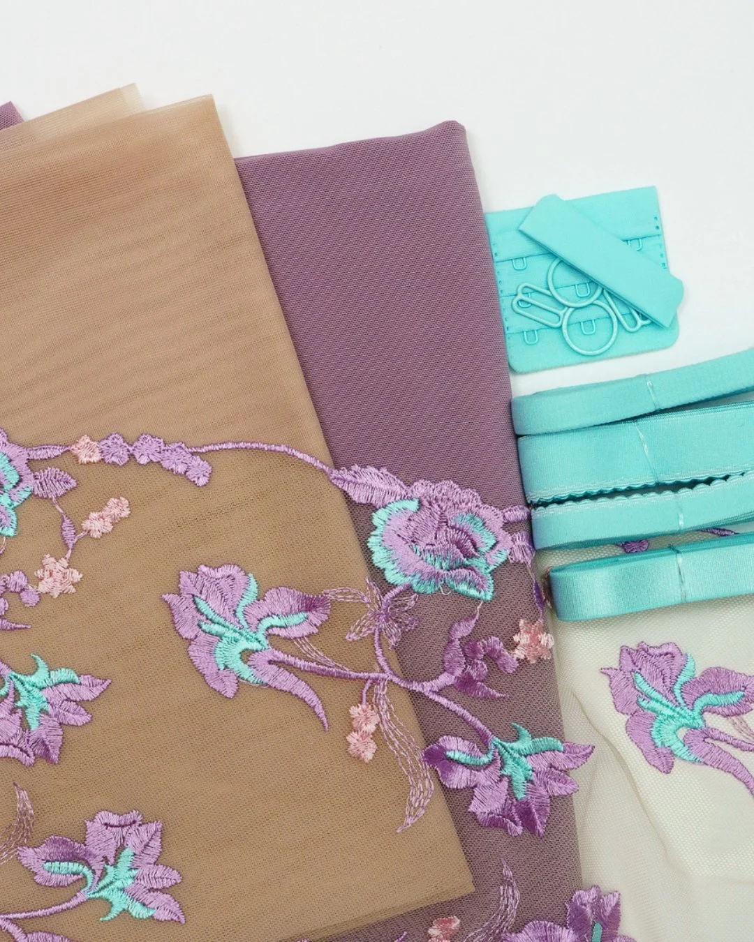 A few new favorites have landed ✂️

Soft European stretch satin, a textured diamond mesh in a solid hue, and kits like Frosted Bluebell&hellip; one of those rare colors that almost reads as a neutral, with just enough pop to keep things interesting.
