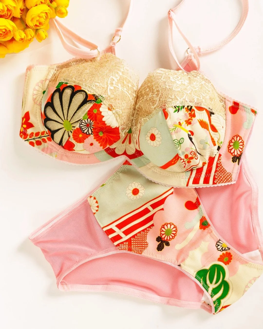 As today's BRAugust sponsor, today's prompt is all about your Go-To Pattern!

We all have that pattern.

The one that's somehow ended up in every color, every lace, and every fabric combination you could get your hands on.

For me, it's the Liora Bra