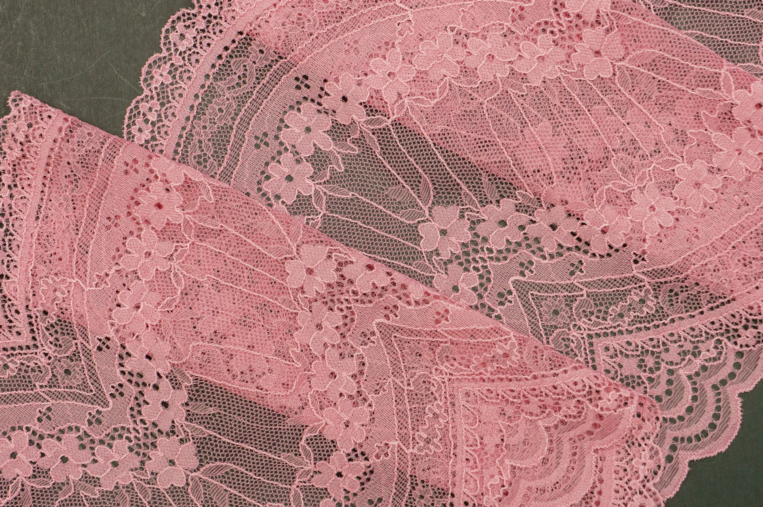 Stretch Lace - Rosewater 9.4" (24cm)