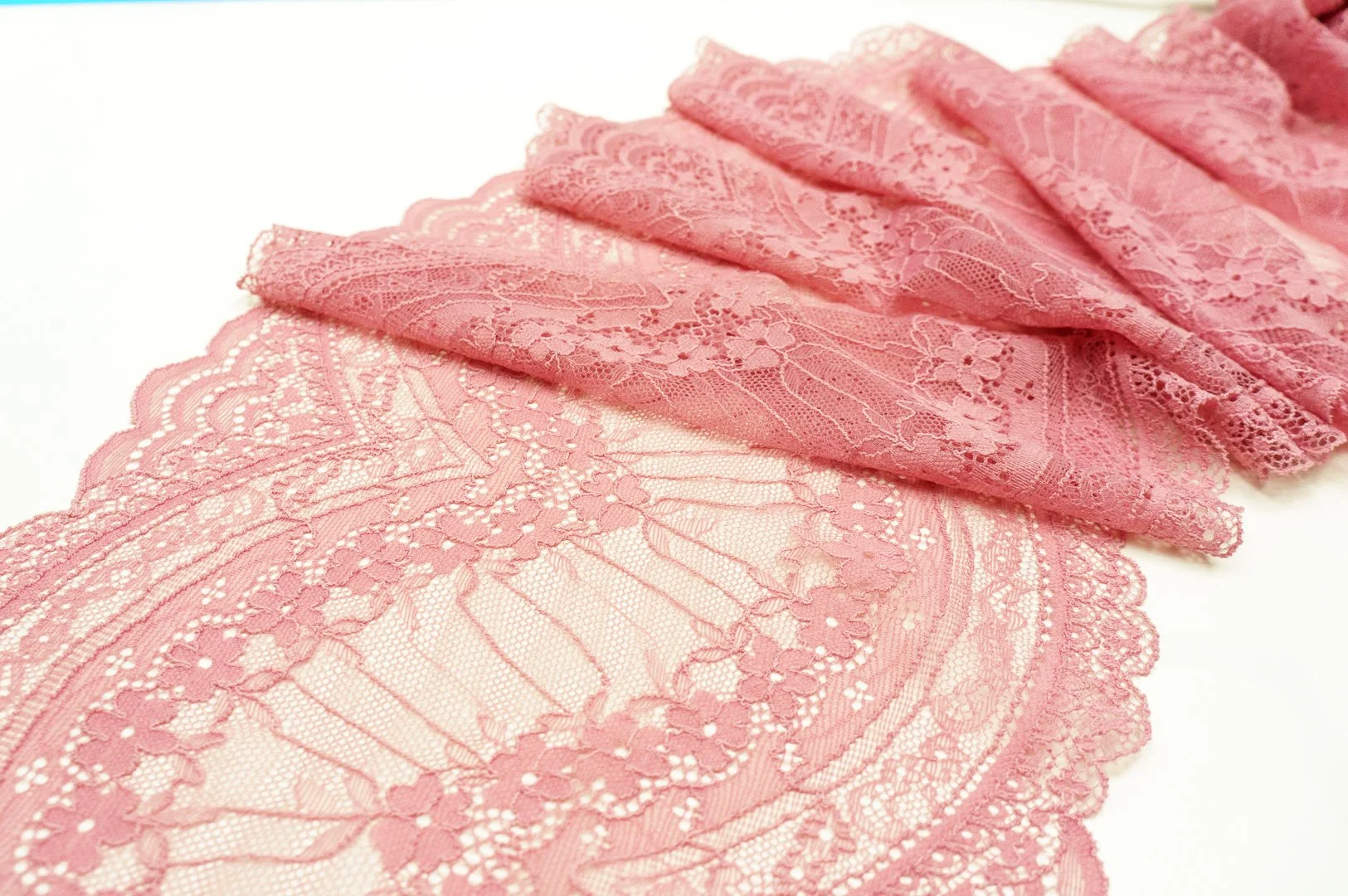 Stretch Lace - Rosewater 9.4" (24cm)