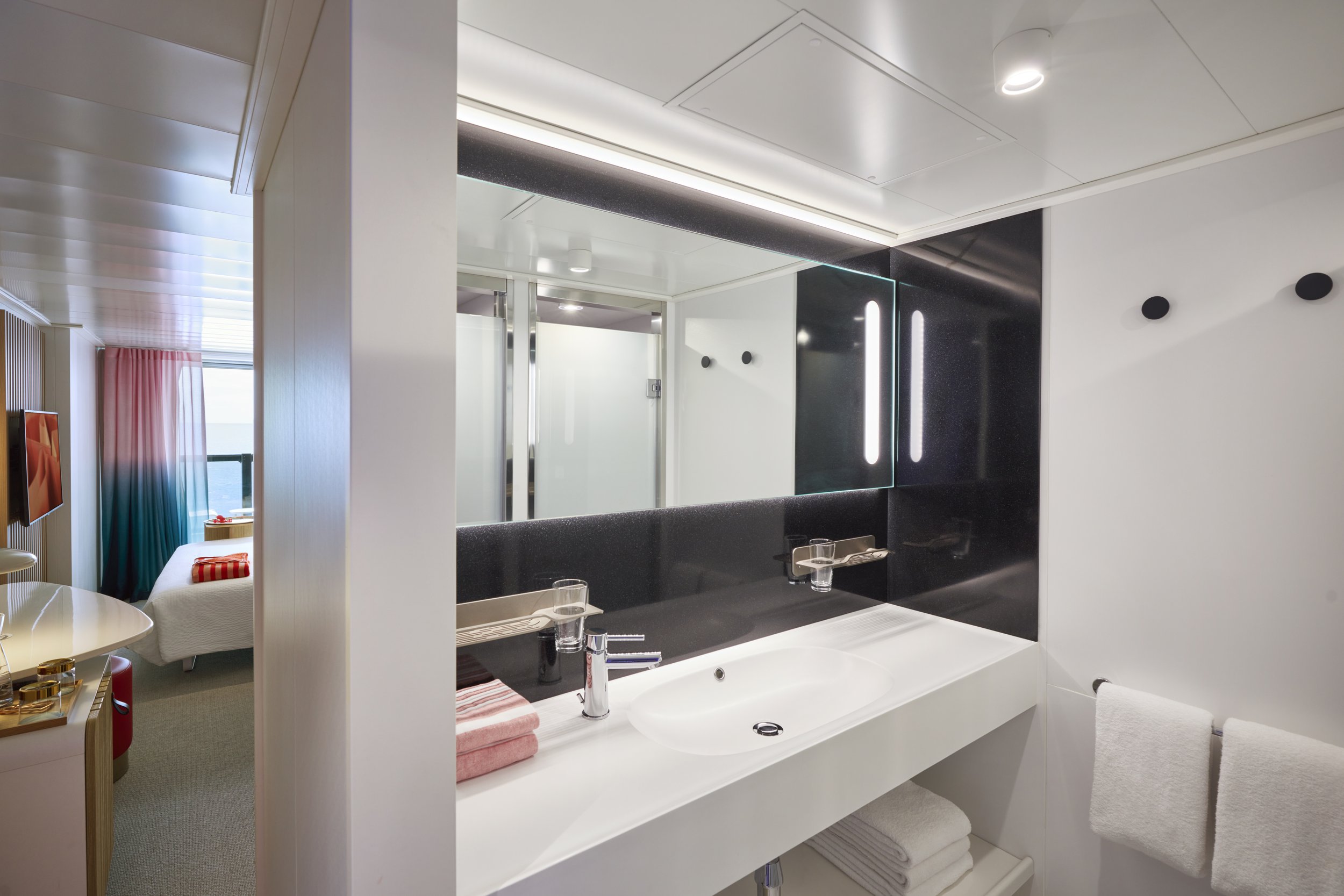 IMG-SCL-2021-CAB-sea-terrace-xl-interior-bathroom-UNCROPPED.JPG