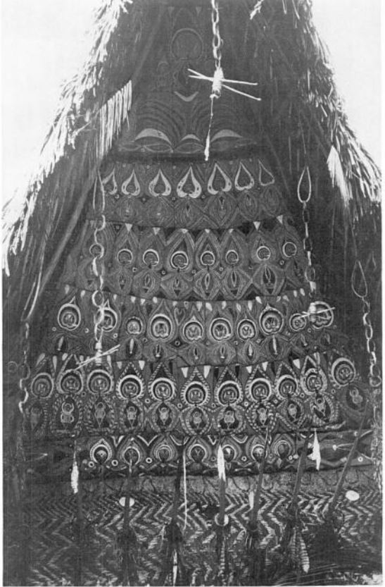 "The spirit house of Nggwal Walipeine [the top initiation rank], Ilahita village." from  The Voice of the Tambaran  (1980) by Donald Tuzin