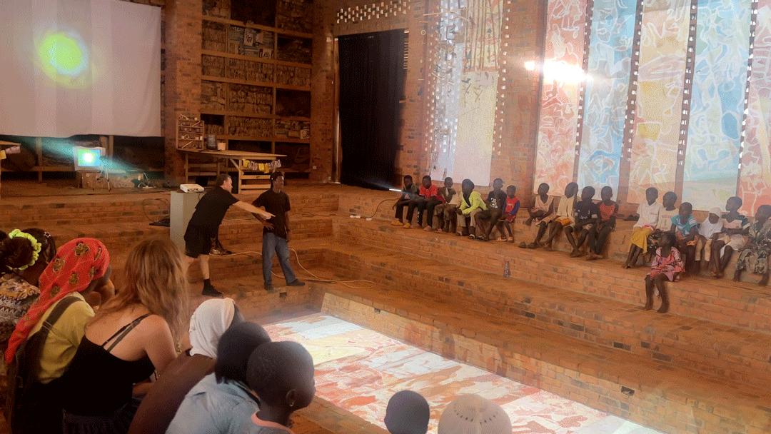 Julian-Teaching-singing-Ghana-red-clay002.gif