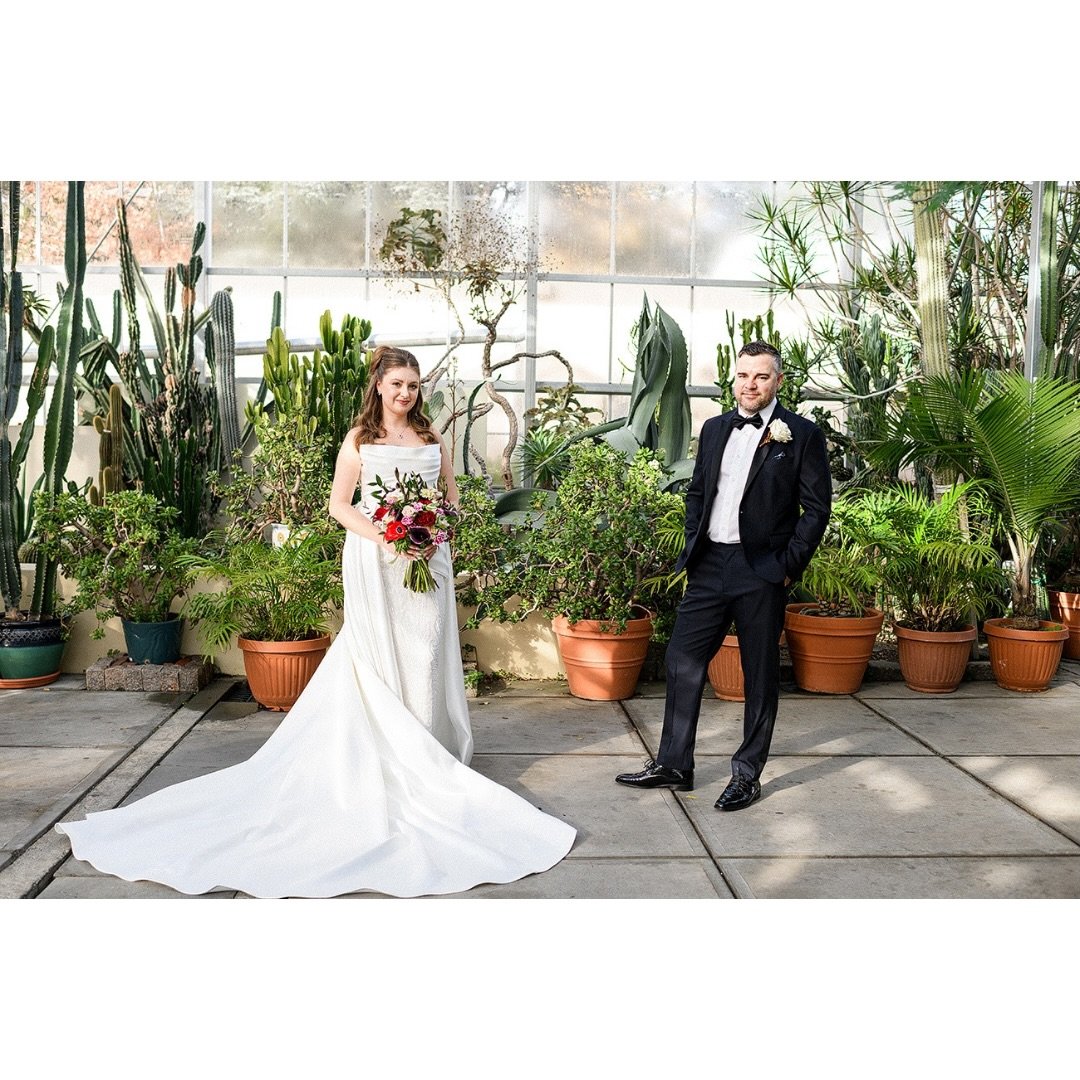 A few teasers from Elaina + Fred&rsquo;s @rwpbotanicalcenter wedding are up on the journal today. [link in profile] 

@rwpbotanicalcenter 
@smokeandpickles 
@affinitinyc 
@atrtreehouse 
@lisafrechettephoto 
@katebensonbeauty 
@garnishanddrink 
@geani