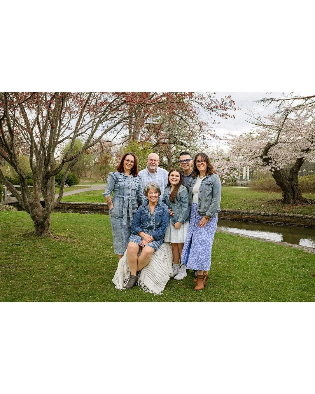 A few frames from a RI family portrait on the journal today. [link in profile] 

#rifamilyportraits #gloriagemmafoundation #fuckcancer