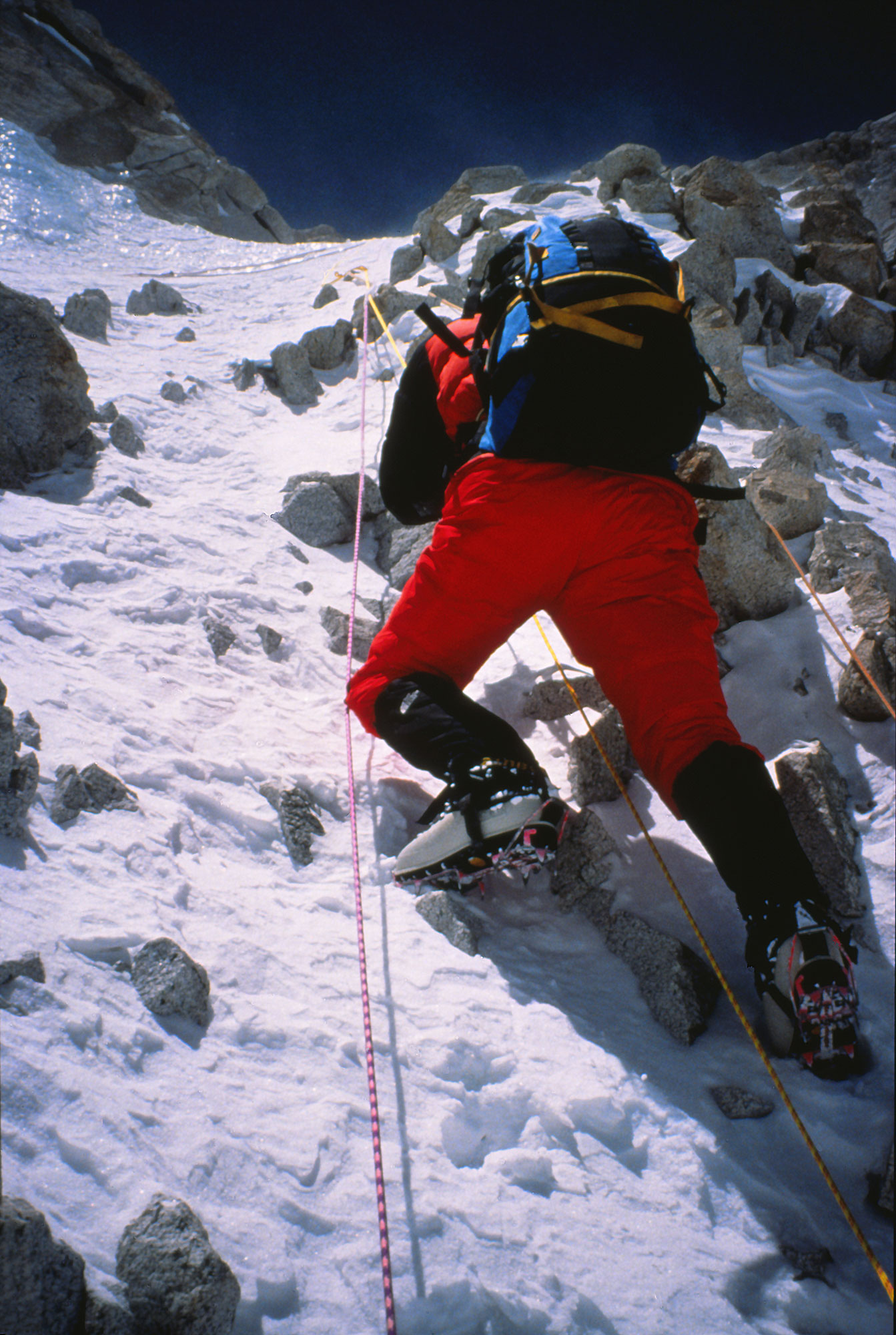 Makalu-La-climb_c.jpg