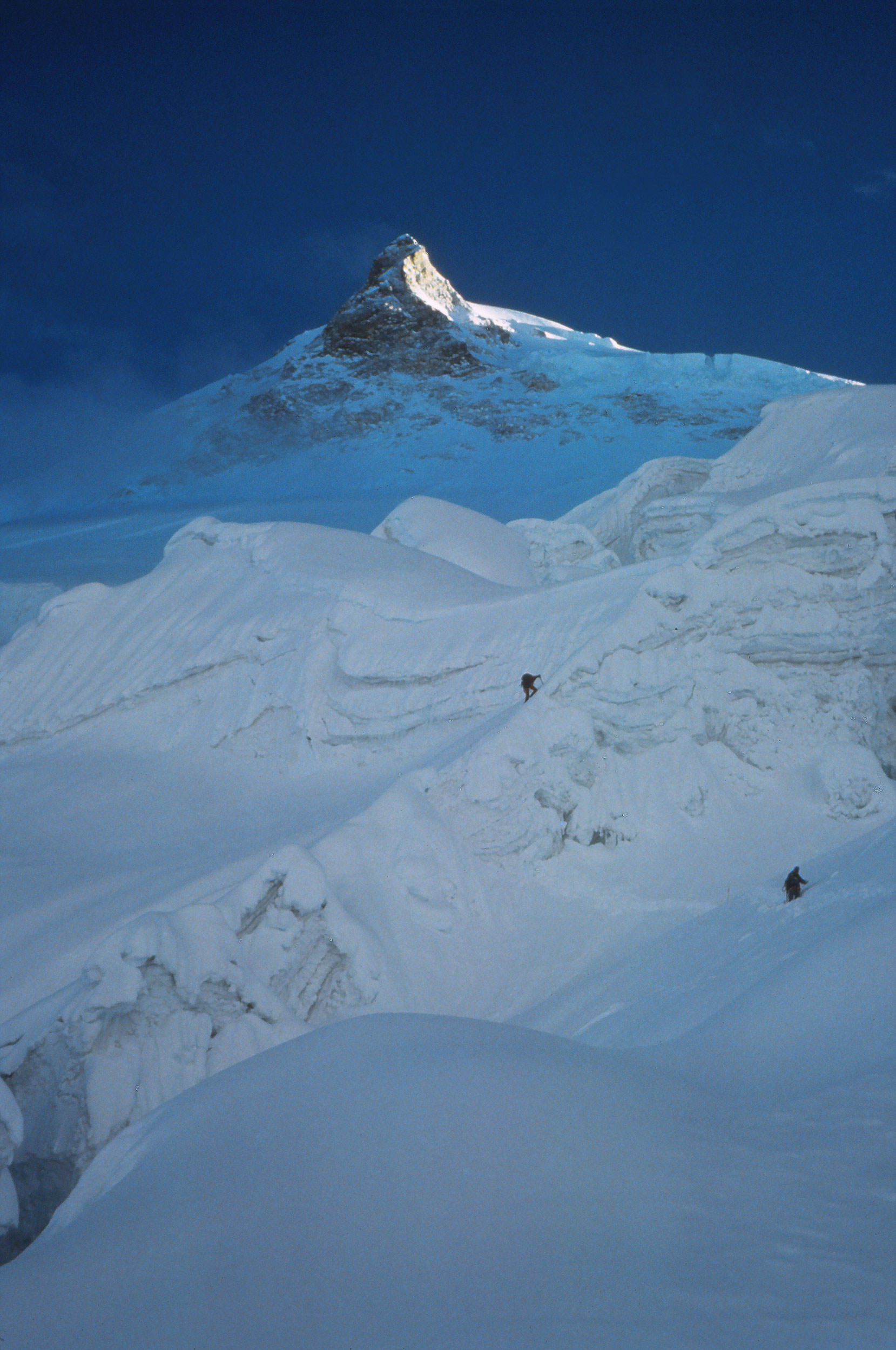 Icefall-Climbers_c.jpg