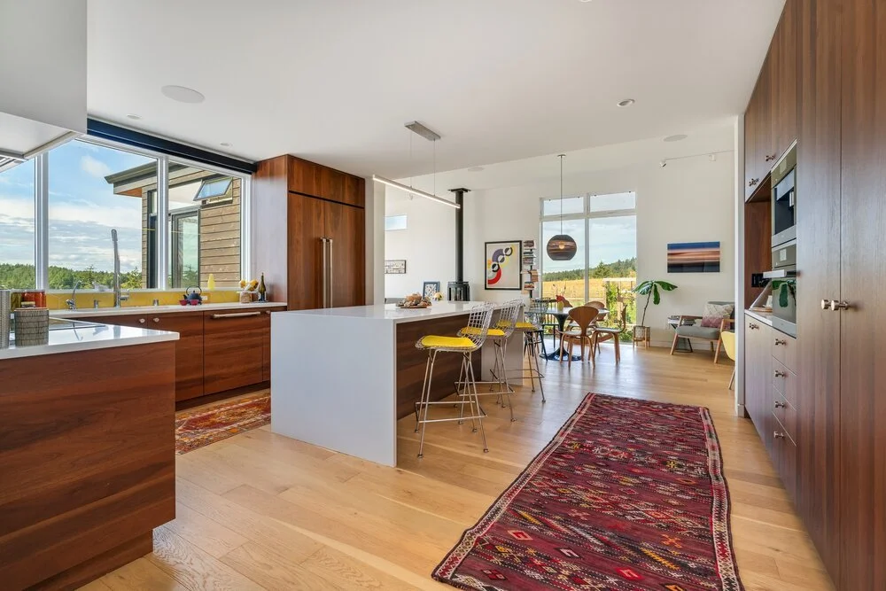 Custom+Prefabricated+home+by+Method+Homes+-+kitchen+looking+into+living+room.jpg