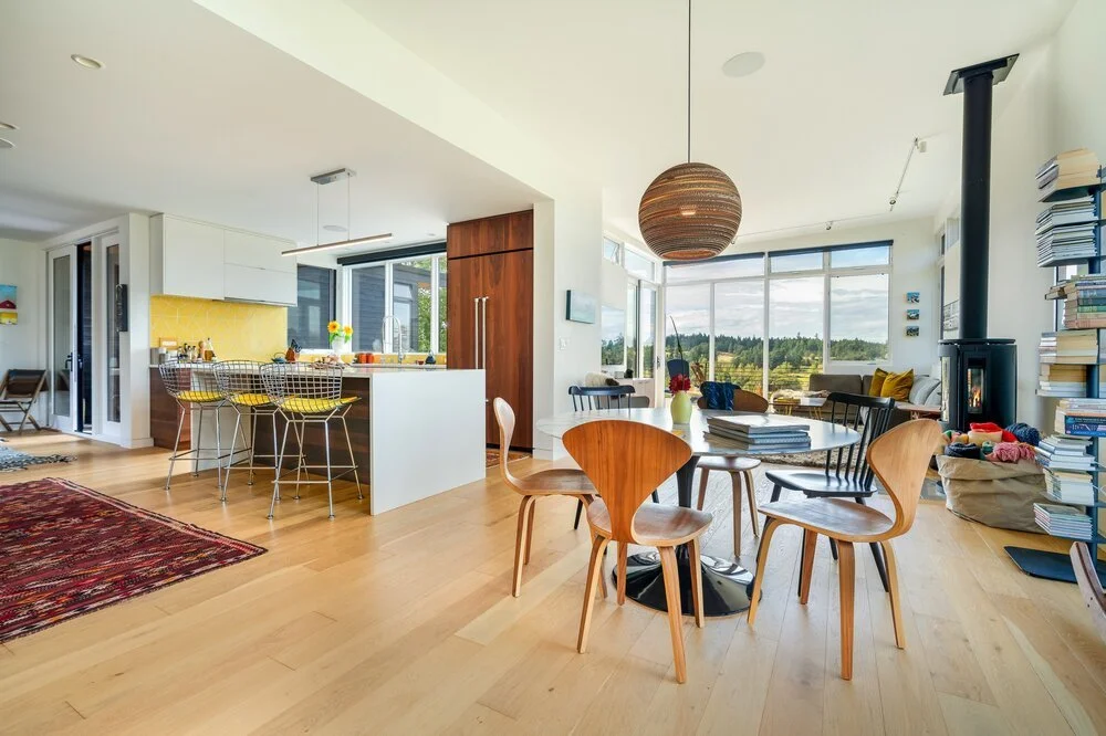 Custom+Prefabricated+home+by+Method+Homes+-+dining+room+looking+into+kitchen.jpg
