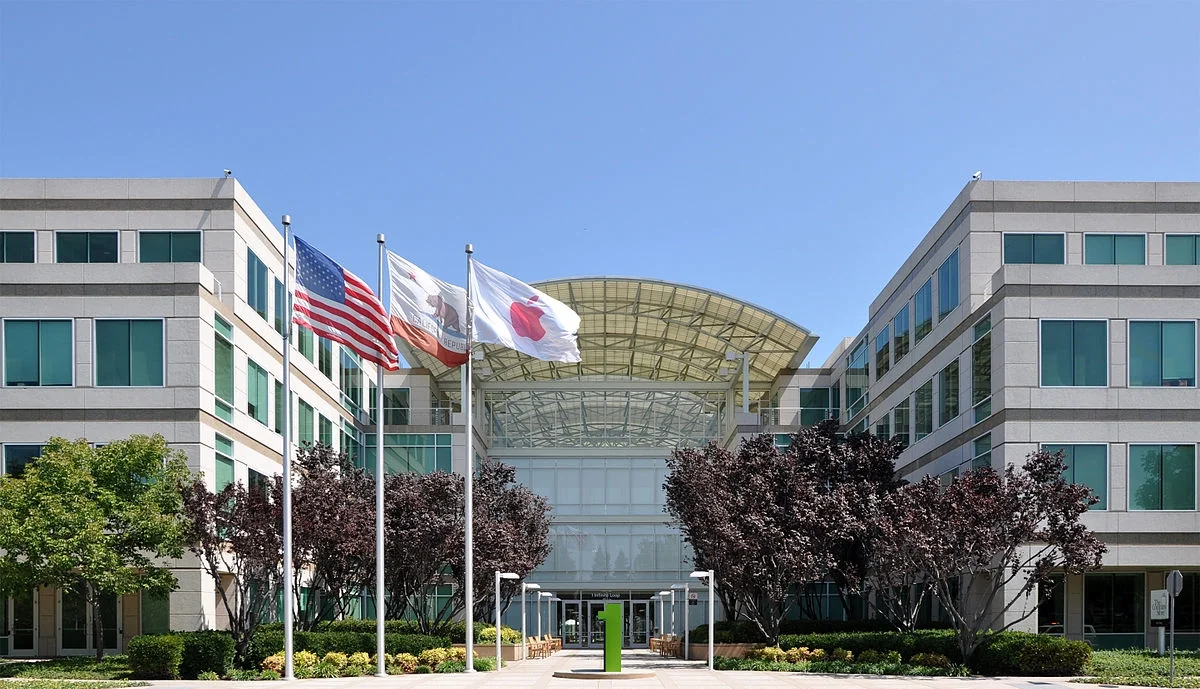 1200px-Apple_Headquarters_in_Cupertino.jpg