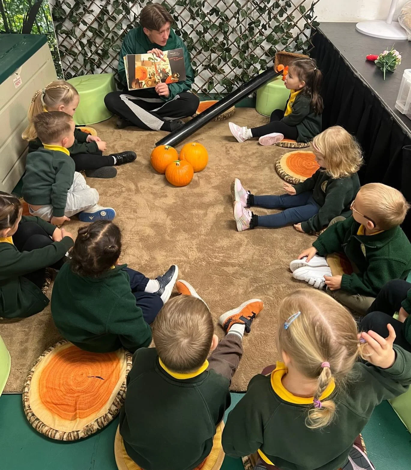 🎃🍂 The Roll-Away Pumpkin &ndash; Autumn Adventures! 🍂🎃

The Roll-Away Pumpkin by Junia Wonders is a wonderful autumn story that follows Marla as she chases her enormous pumpkin, which rolls away through the town!
At the heart of the story are the