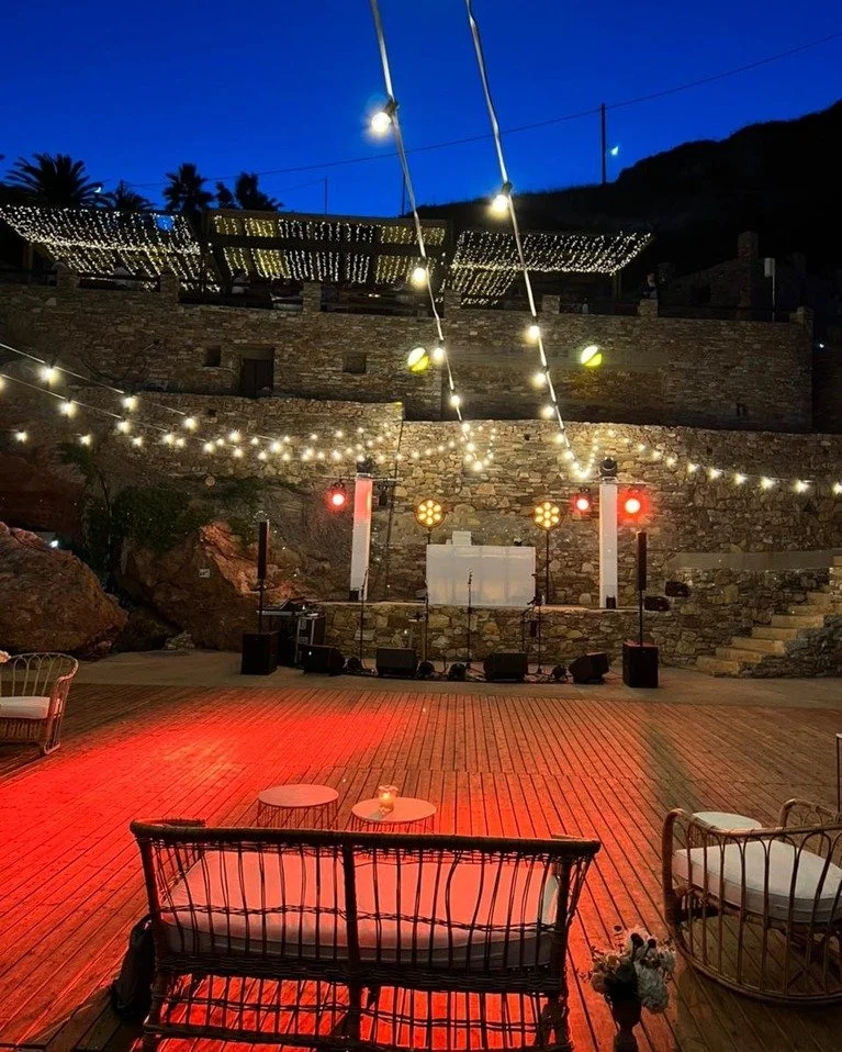 ✨🌙Under the starlit sky, our enchanting outdoor setup awaits, bathed in the warm glow of twinkling lights. 

Picture this: a cozy bench, patiently waiting for whispers of love and laughter. It's a prelude to the magical night that awaits, where ever