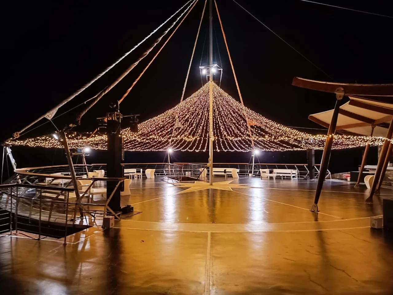 "✨ Under the Canopy of Enchanting Lights ✨

Step into a mesmerizing place where lights create a breathtaking canopy, filling the air with an atmosphere of pure magic and delight. 
🌟✨ Nestled next to the sparkling sea, this idyllic setting sets 