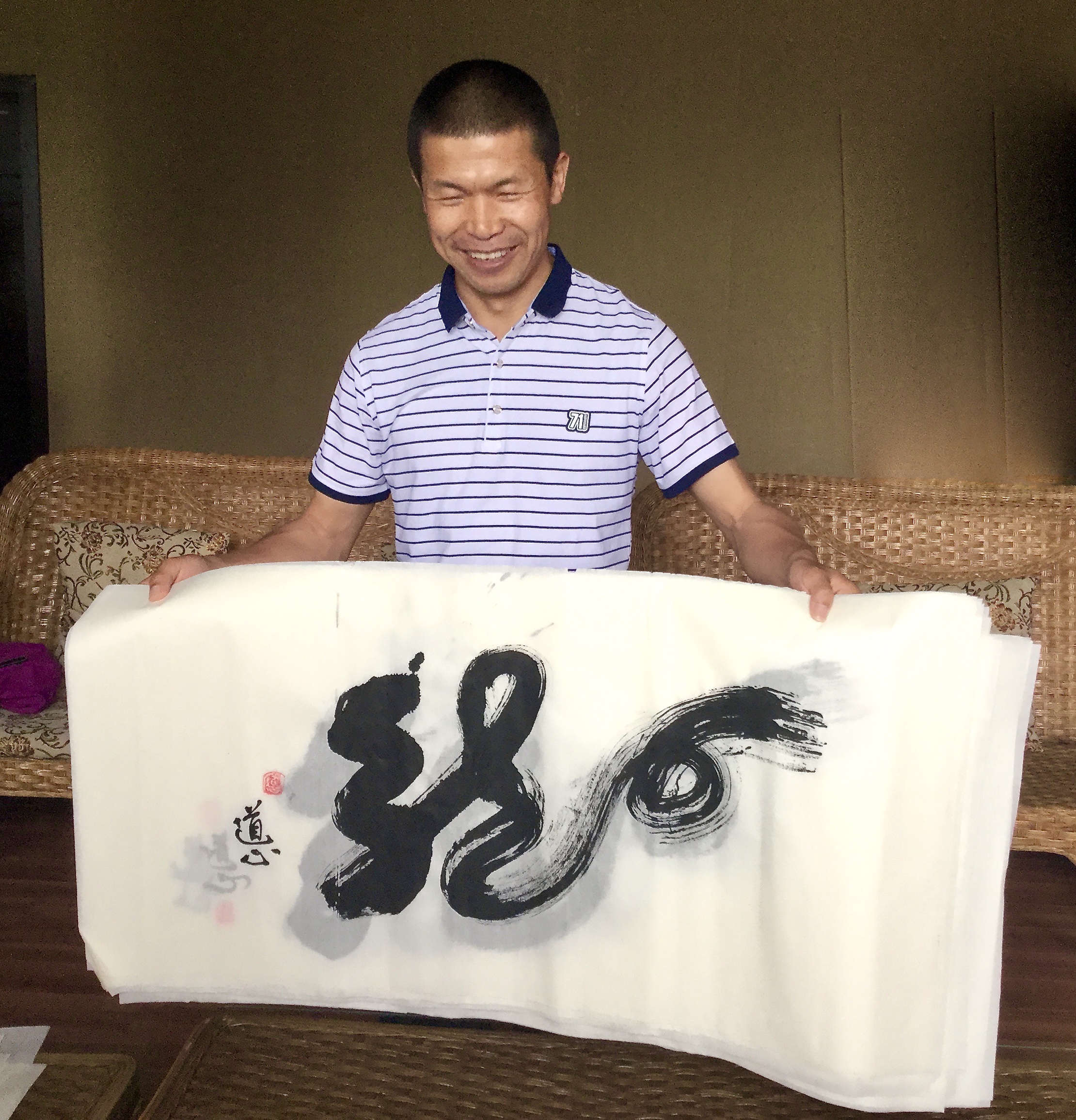 Teacher Wei Qi Feng presents his dragon calligraphy. 