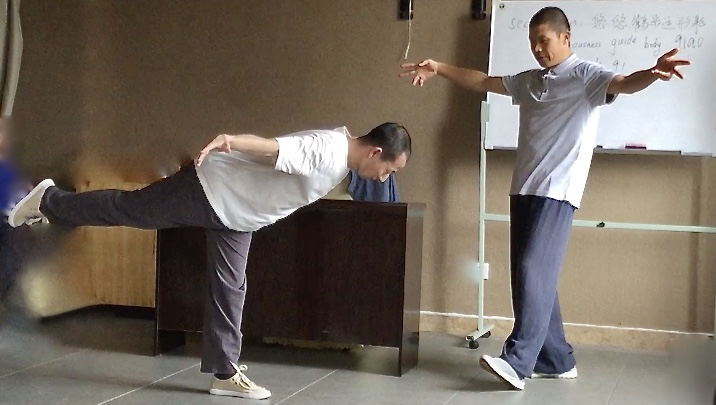 Teachers Wei and Gao - You You He Bu Yun Ling Qu - Crane Walks to Exercise Gracefully 