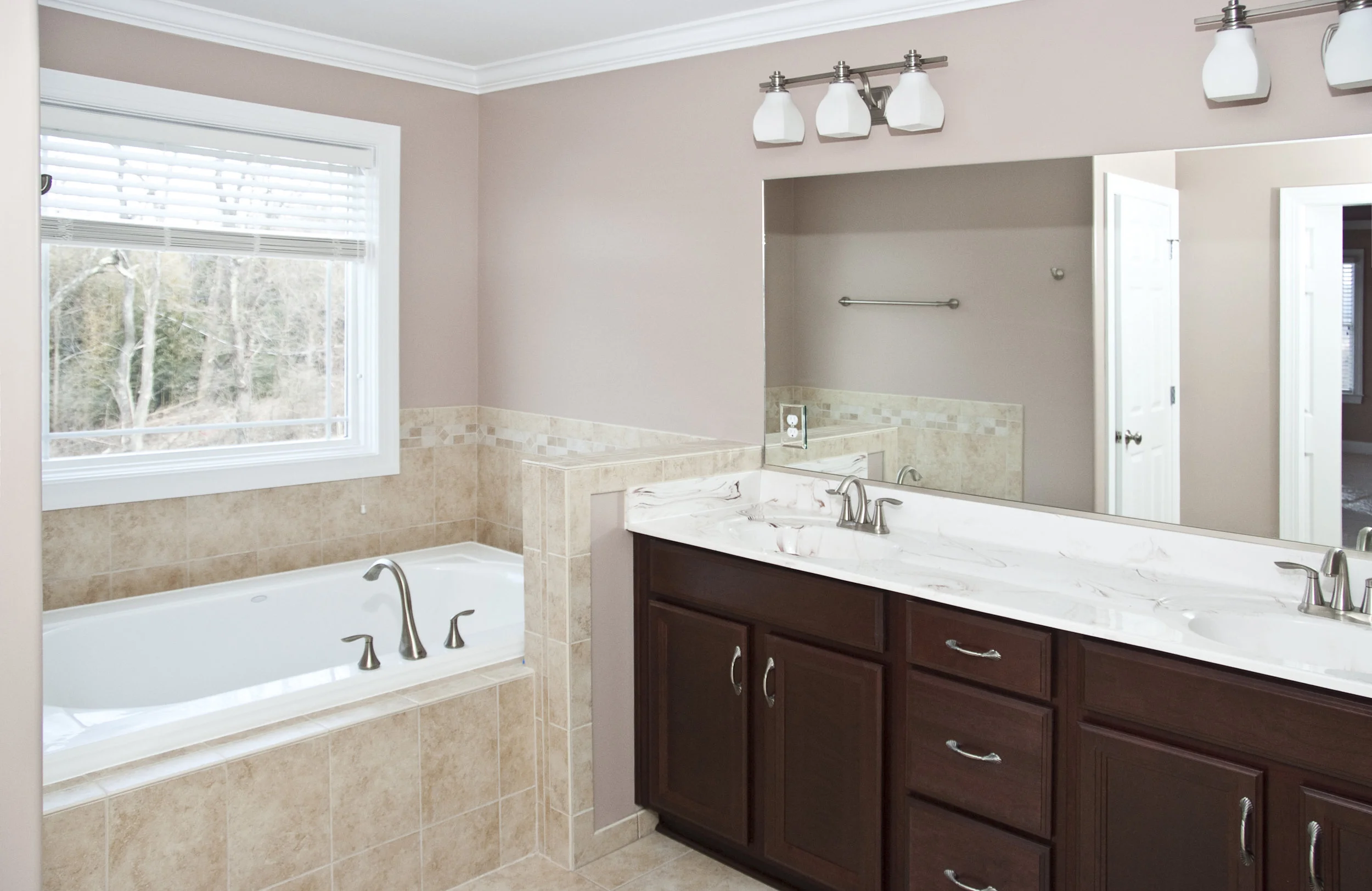12 Jefferson St Master Bath 1.jpg