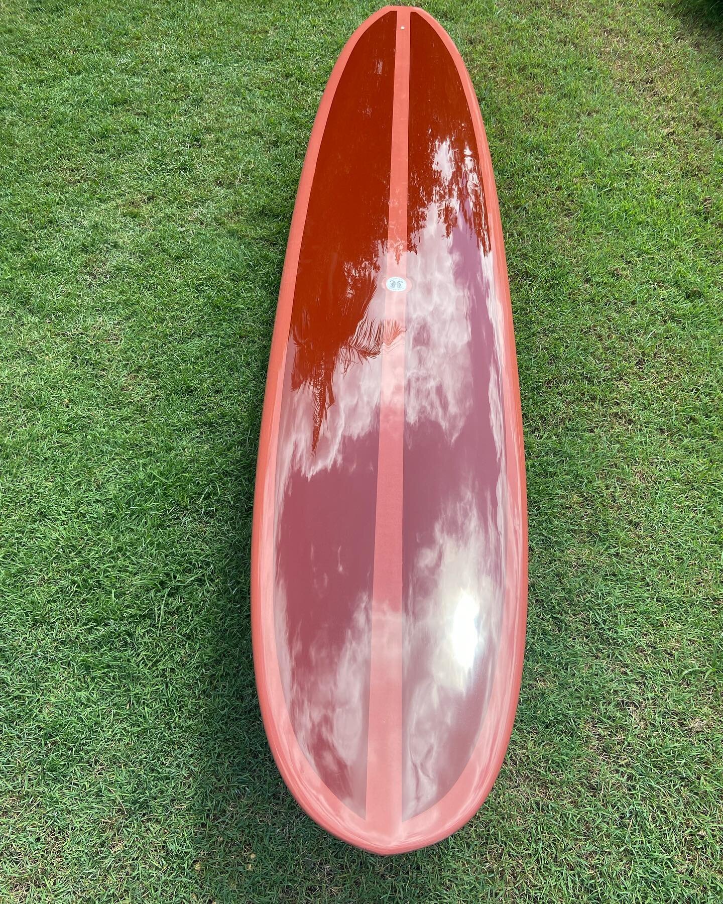 9&rsquo;4&rdquo; &bull;impala&bull; heading to @sunburntmess.surf in Bondi beach, this model features a semi &ldquo;pig&rdquo; outline, balanced rocker, medium nose concave splitting a rolled vee bottom, refined 50/50 rails glassed with opaque brick 