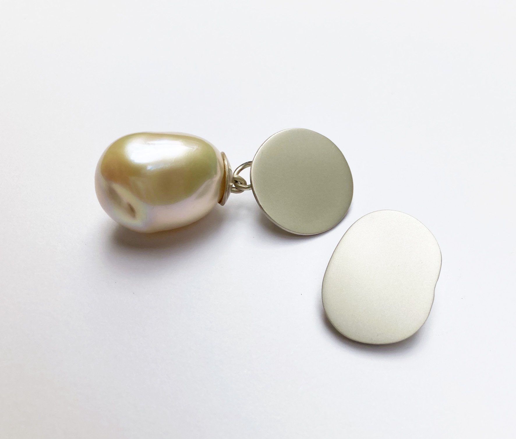 Potch with pearl, earrings 