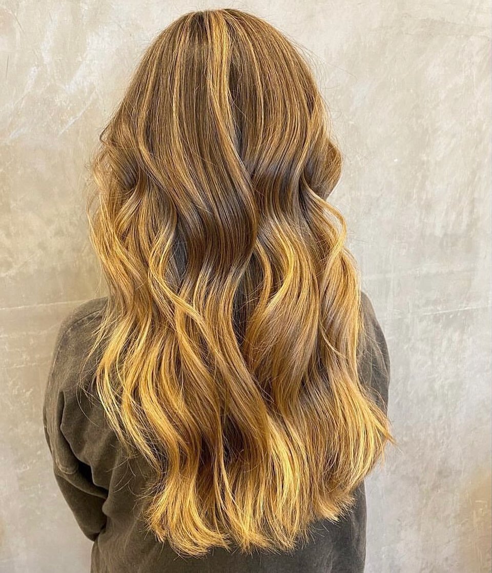 Golden bronde ⚜️ by @hairbyjessyolee 
.
.
.
.
#thecoveatlighthouse
#brondebalayage 
#hairbyjessyolee