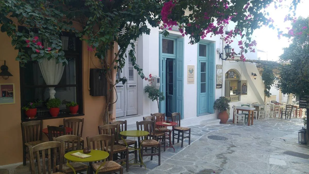 Naxos Cobblestone alley.jpg