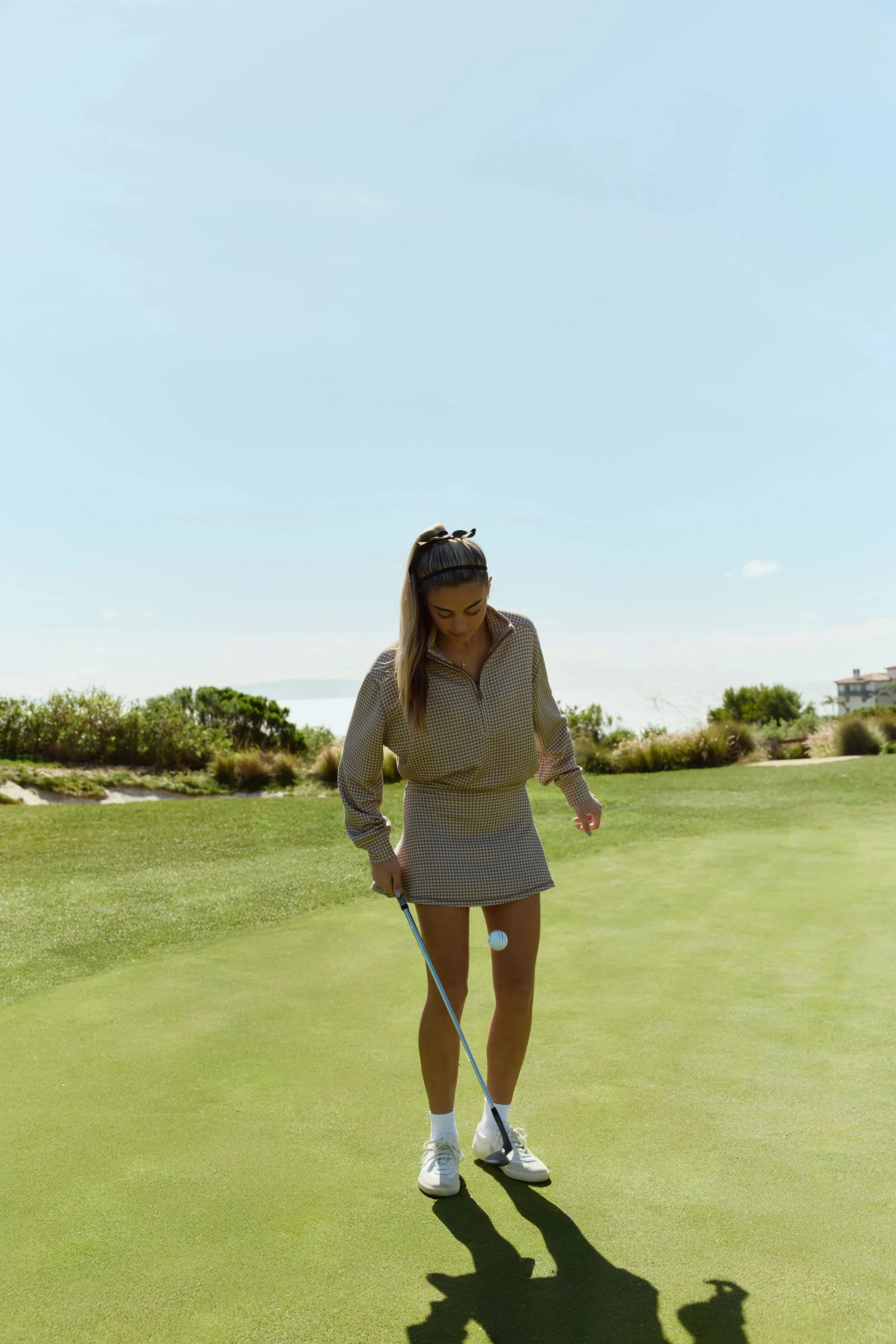 TM_FH26_GABBYGOLFGIRL_SHOT03_WOMENS_1142_SECONDARY.jpg
