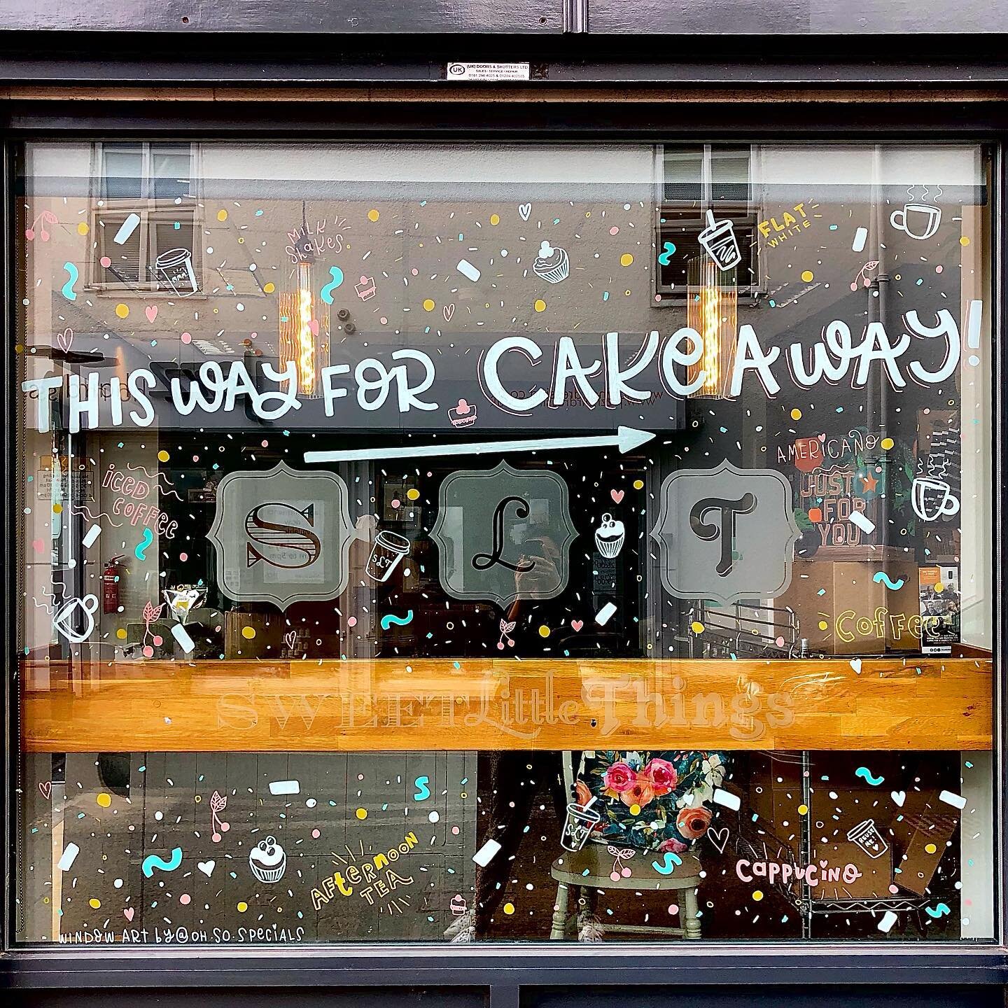Get to pay this sweet little place a visit today! Just a couple of updates to their windows ready for next week 🤩 Unlikely I&rsquo;ll leave without *having* to sample a few delicious baked goods too.. see you soon @sltcupcakes 🧁🧁🧁

#windowArt #wi