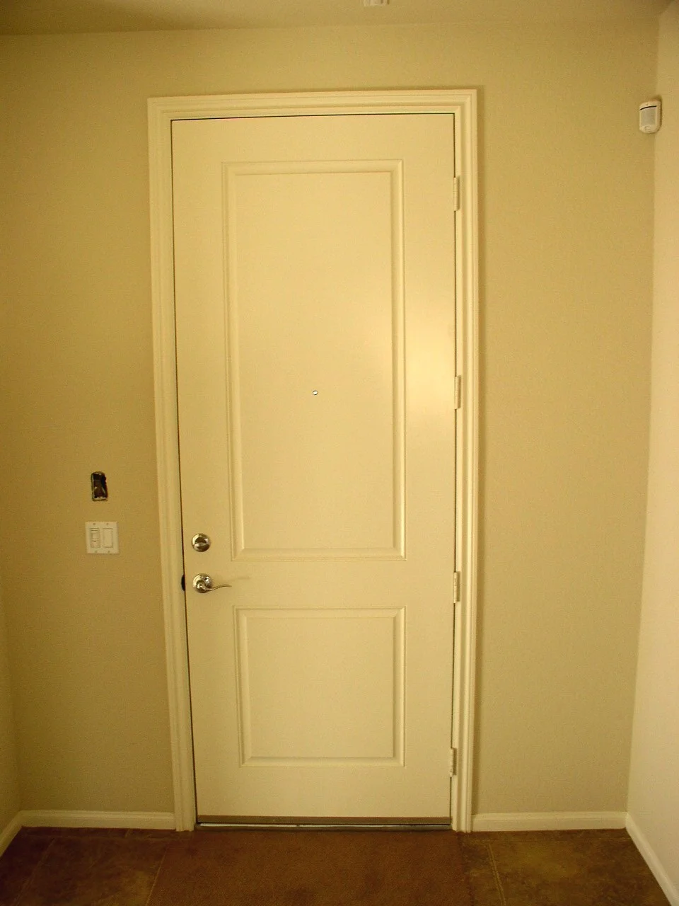 PLAN 1 ENTRY DOOR INSIDE.JPG